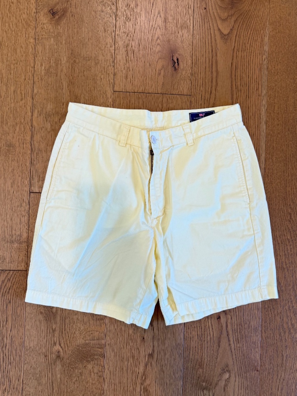 Vineyard Vines Men's Yellow Flat Front Chino Shorts size 33